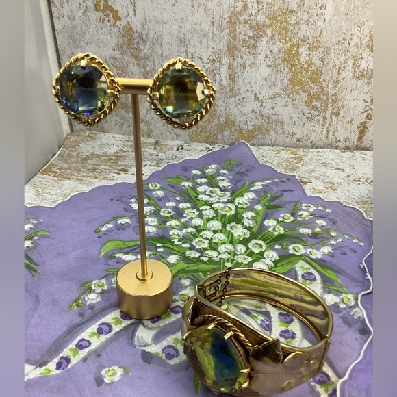 Sarah Coventry Versailles Gold and Green Art Glass Cuff And Clips  Set - Picture 2 of 7